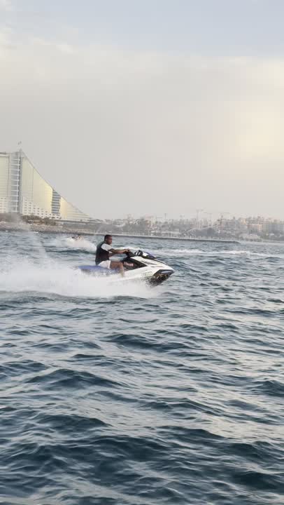 Jet-ski encadré