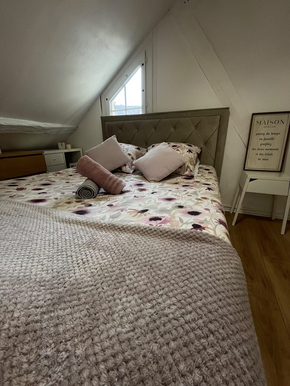 Chambre mansardée cosy — Airbnb à Sens