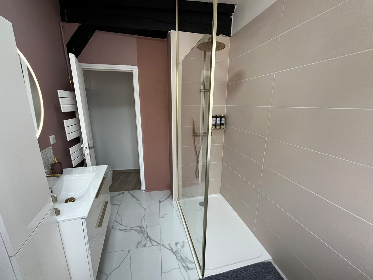 Douche à l'italienne — bien géré à Sens