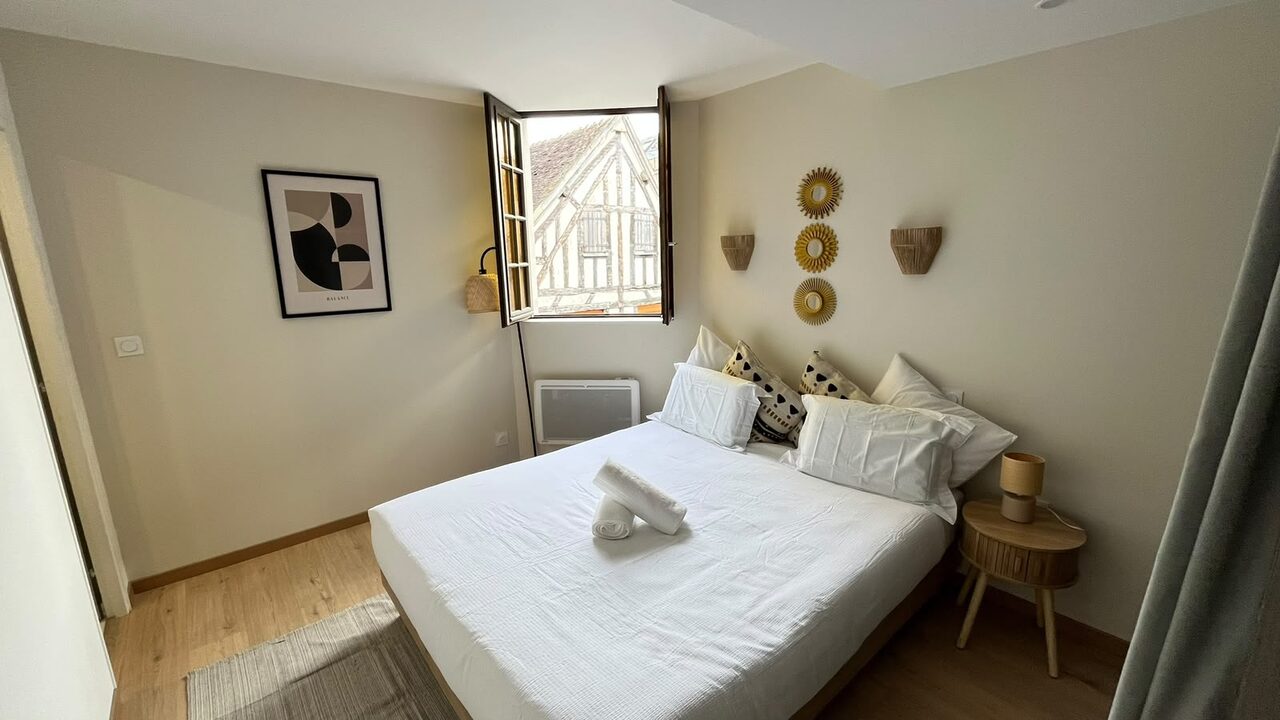 Chambre double soignée — Airbnb Sens