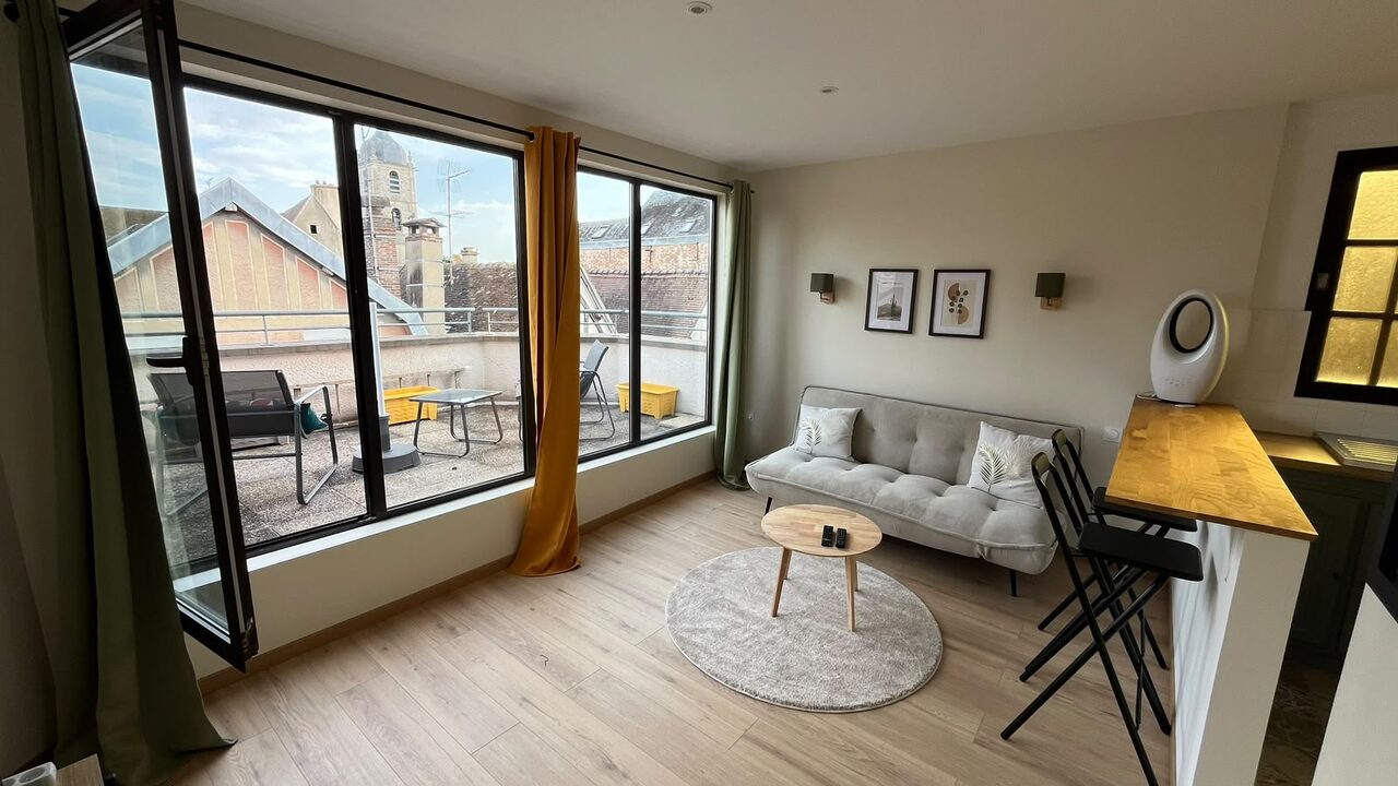 Séjour avec accès terrasse — Sens
