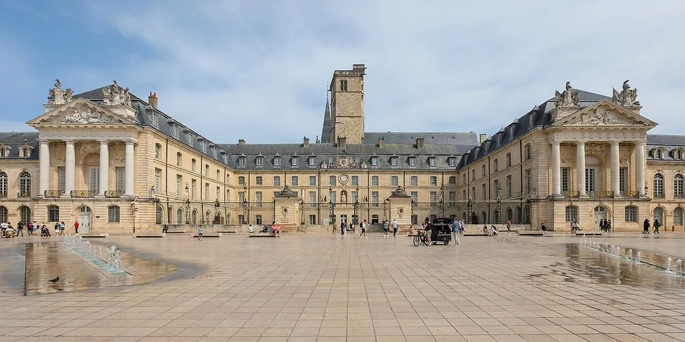 Le palais des Ducs et des États de Bourgogne, place de la Libération à Dijon